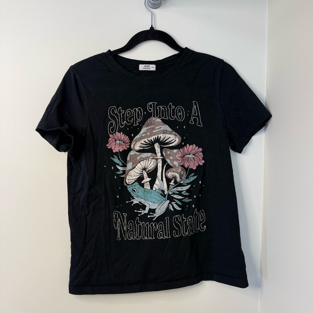 Natural State Mushroom Frog Graphic Tee – Size M Goblincore / Forestcore style